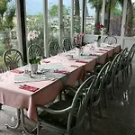 Vezia Готель